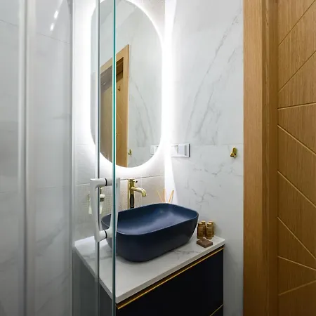 Pink Flower By Oneapartments * 索波特