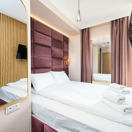 Pink Flower By Oneapartments Апартаменты *