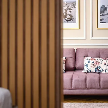 Pink Flower By Oneapartments Апартаменты *