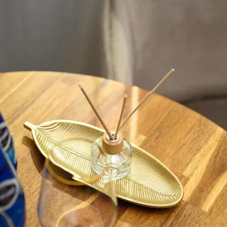 Pink Flower By Oneapartments 索波特