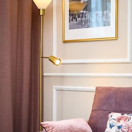 Pink Flower By Oneapartments Апартаменты *